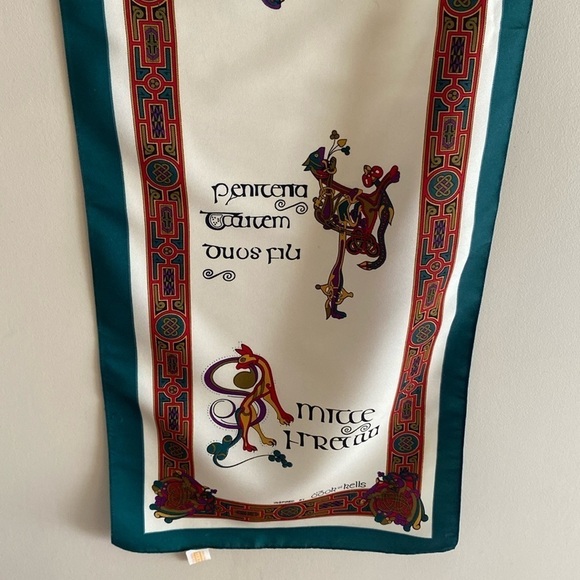 Book of Kells Scarf - Picture 2 of 4